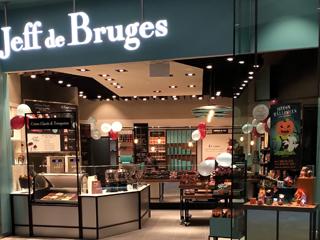 The revitalized Montreal Eaton Centre is the perfect new home for French chocolatier Jeff de Bruges 